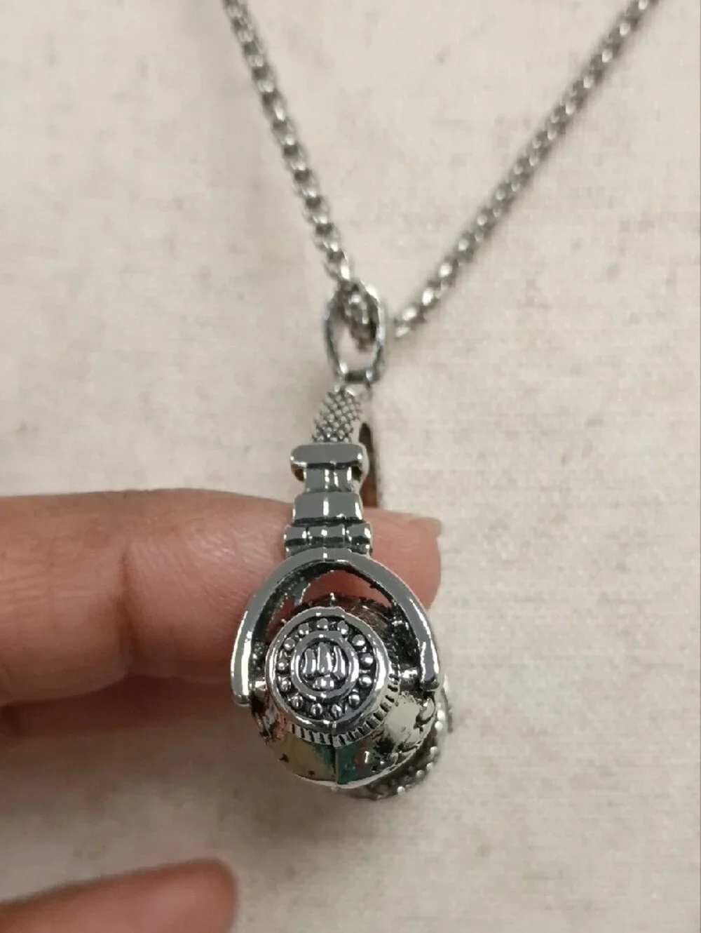 Silver Tone Headphones Pendant Necklace Stainless Steel Music Lover Unisex 23
